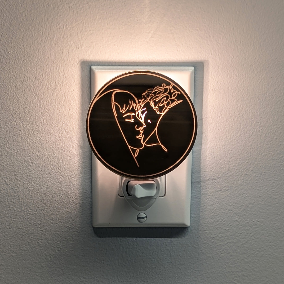 Stairwell Kiss Mirrored Acrylic Night Light – Poppy and Honey Bee