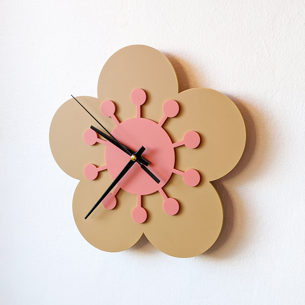 Flower Wall Clock – Poppy and Honey Bee