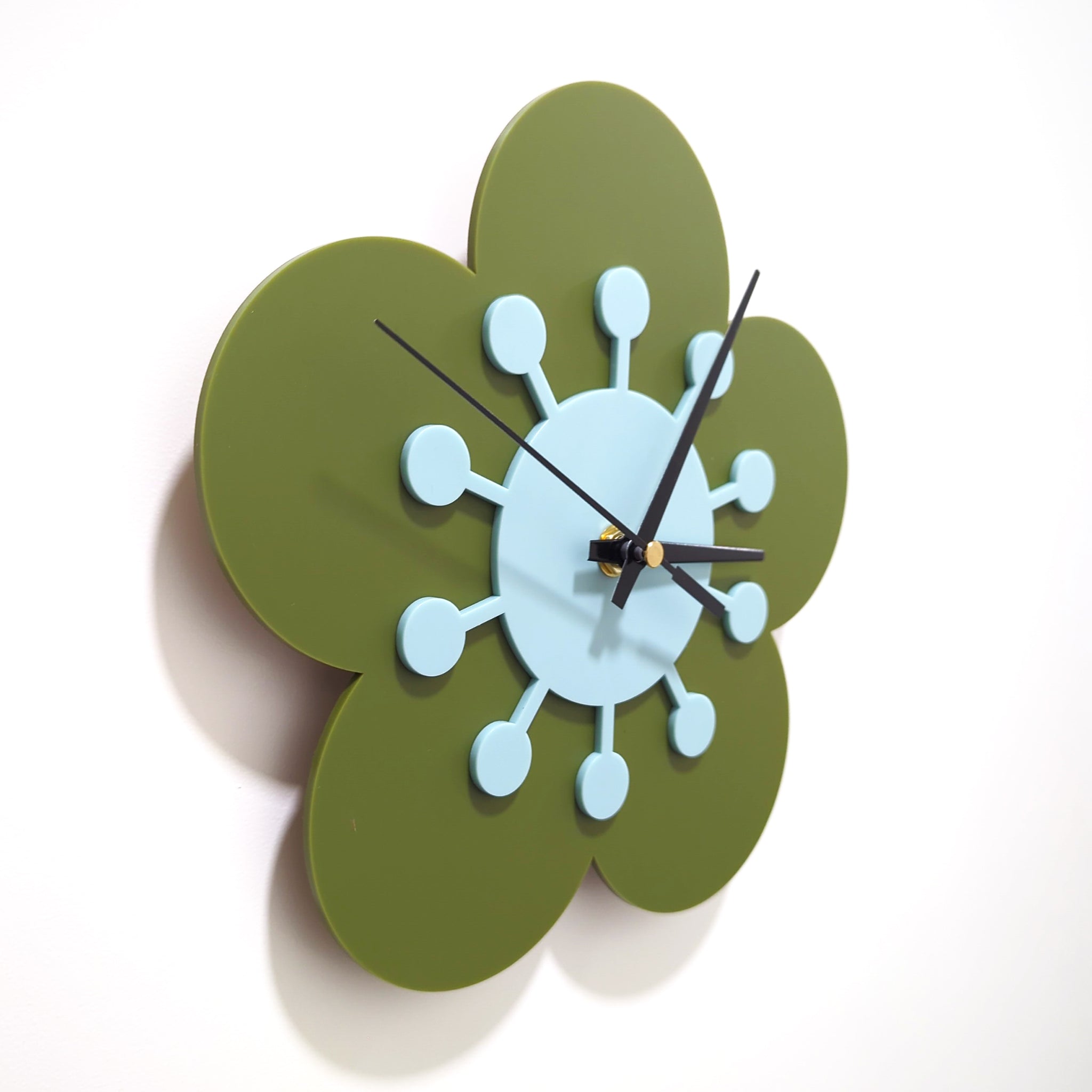 Flower Wall Clock – Poppy and Honey Bee